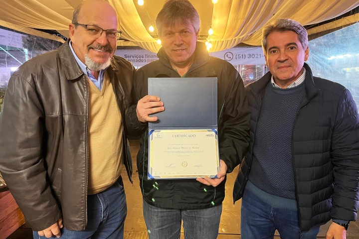 Foto da Notcia Fazenda das Nogueiras recebe premiao do ranking nacional Girolando 2022 durante a Expointer